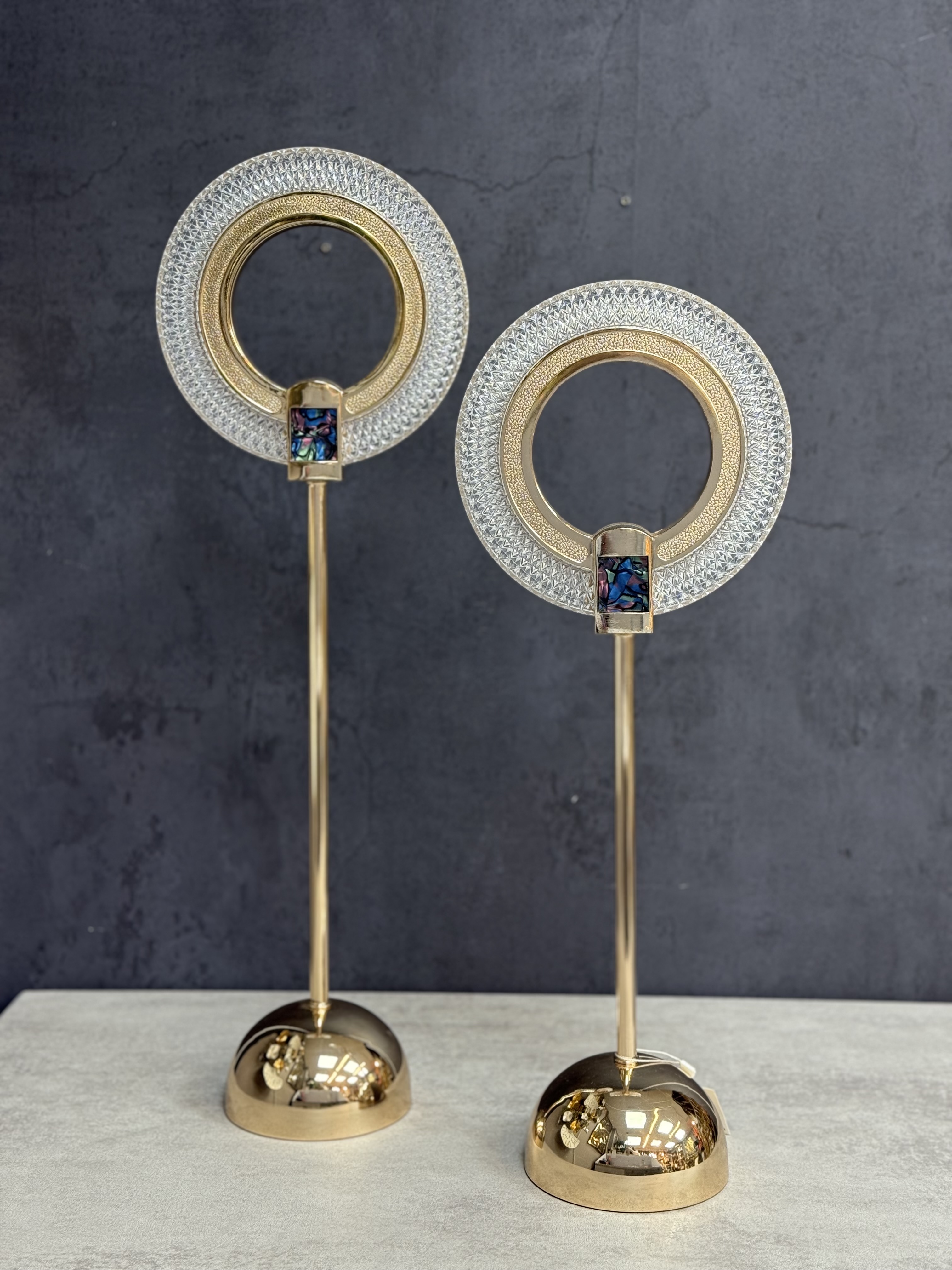 استند دکوری رومیزی طرح حلقه