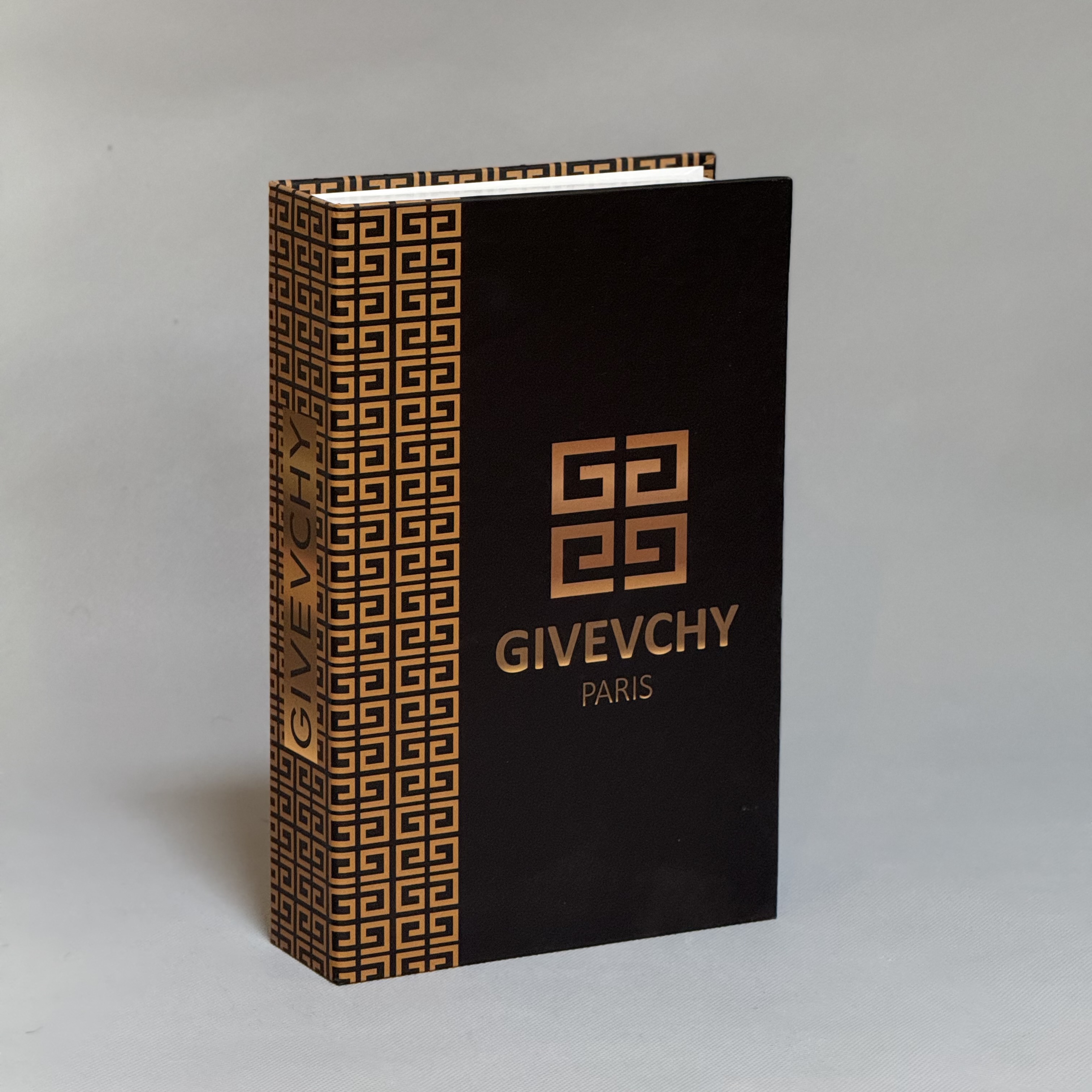 کتاب دکوراتیو باکس دار Givevchy 2183
