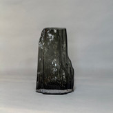 گلدان دکوراتیو آمبر دفرمه R2292 - نمای اصلی